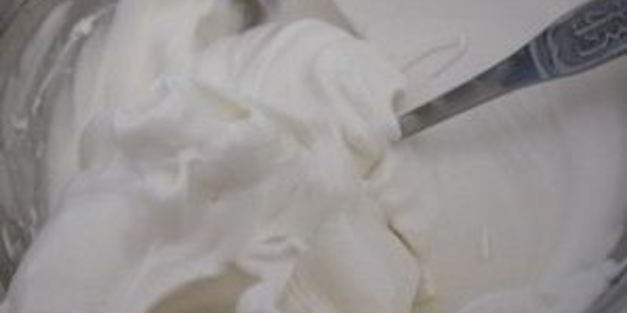 маффины с лимонным кремом и меренгой