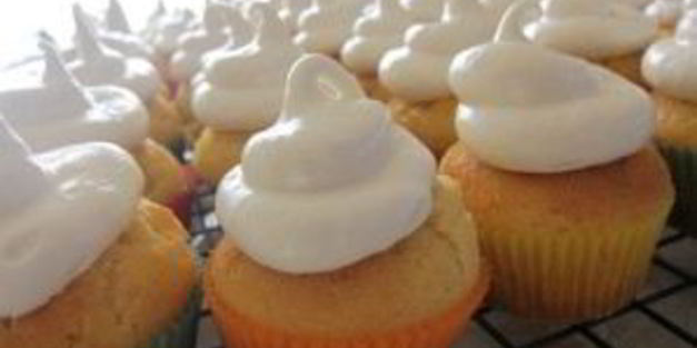 маффины с лимонным кремом и меренгой