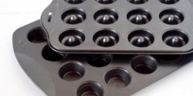 маффины с посыпкой и ванильной глазурью