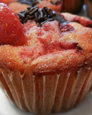 Маффины с ягодами и орехами