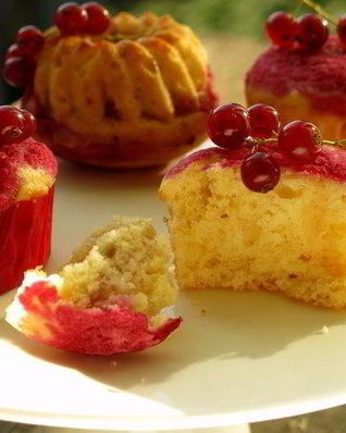 Маффины со смородиновой заливкой