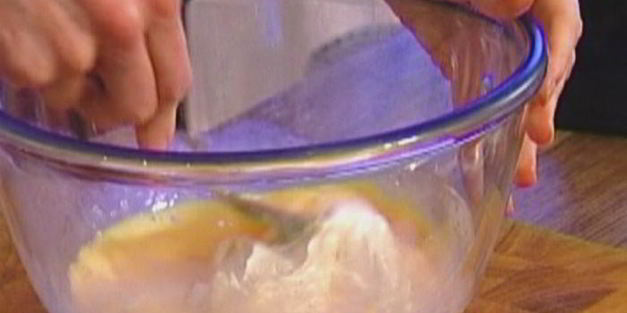 маффины со свежей малиной и миндальной корочкой