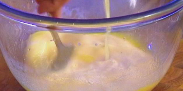 маффины со свежей малиной и миндальной корочкой