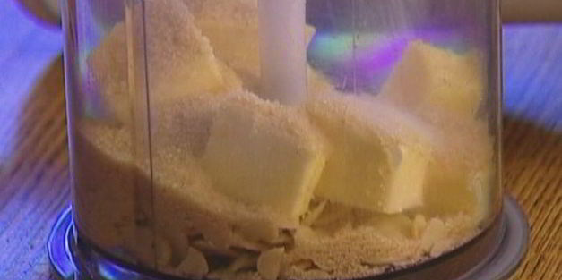 маффины со свежей малиной и миндальной корочкой