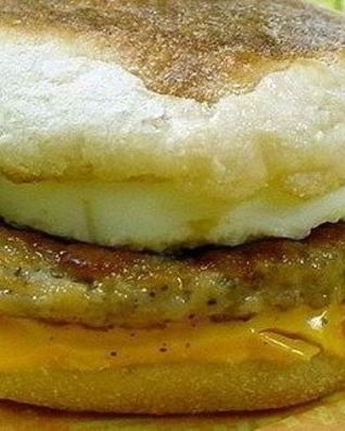 Макмаффин с яйцом и свиной котлетой