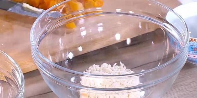 марципановые маффины с курагой