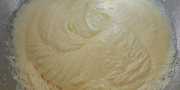 нежные шоколадные маффины и крем для украшения