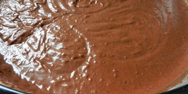 нежные шоколадные маффины и крем для украшения