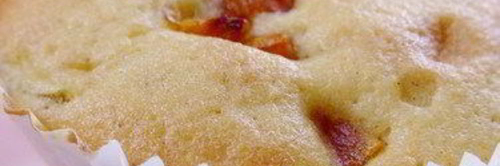 Персиковые маффины с орехами