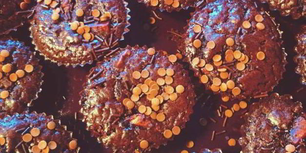 шоколадные маффины с апельсином и грецкими орехами