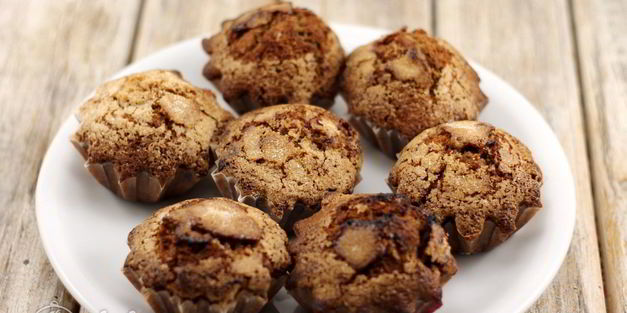 шоколадные маффины с вишней