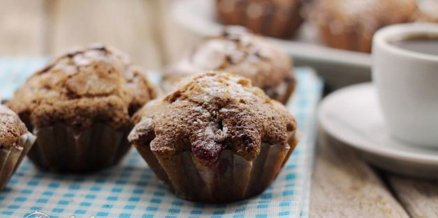 шоколадные маффины с вишней