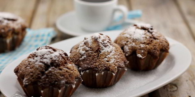 шоколадные маффины с вишней