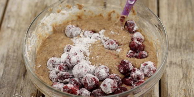 шоколадные маффины с вишней