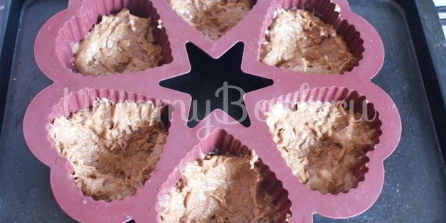 шоколадные маффины с заварным кремом