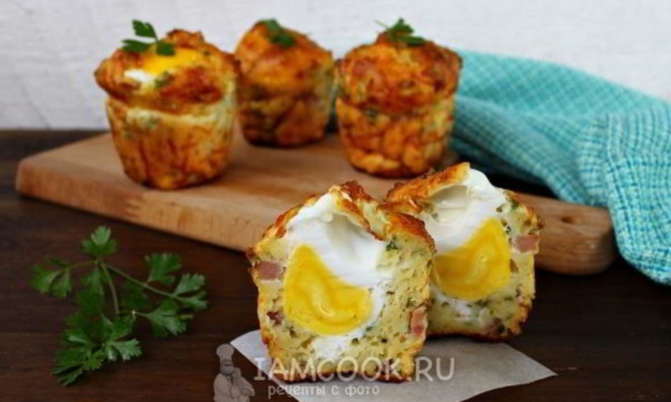 Рецепт сырные маффины с ветчиной и яйцом