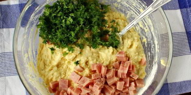 сырные маффины с ветчиной и яйцом