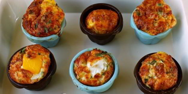 сырные маффины с ветчиной и яйцом