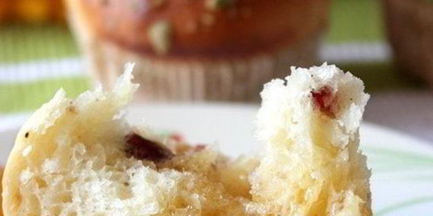 творожные маффины с клюквой и фисташками