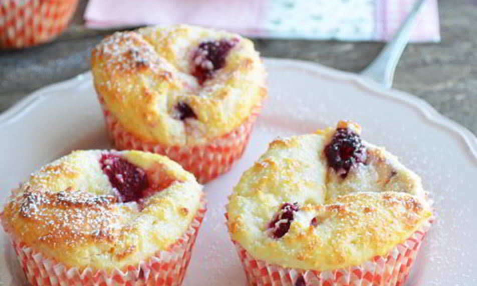 Рецепт творожные маффины с кокосом и малиной