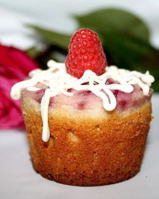 Творожные маффины с малиной