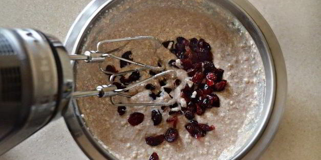 творожные маффины с вяленой клюквой и отрубями