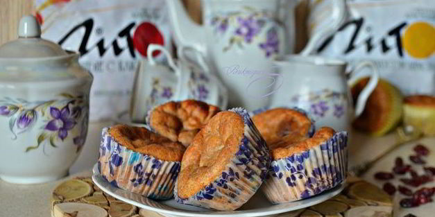 творожные маффины с вяленой клюквой и отрубями