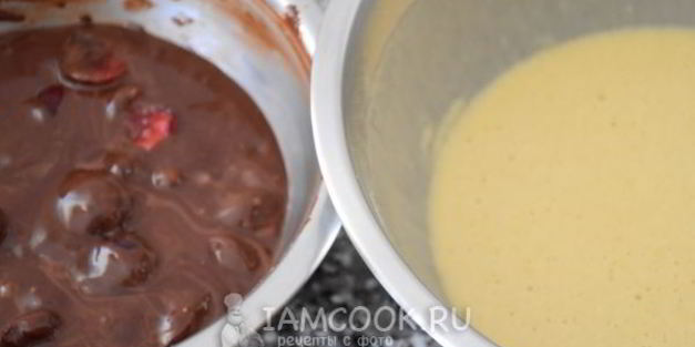 ванильно-шоколадные маффины с черешней