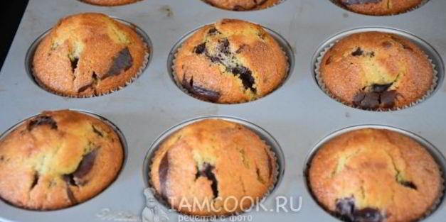 ванильно-шоколадные маффины с черешней
