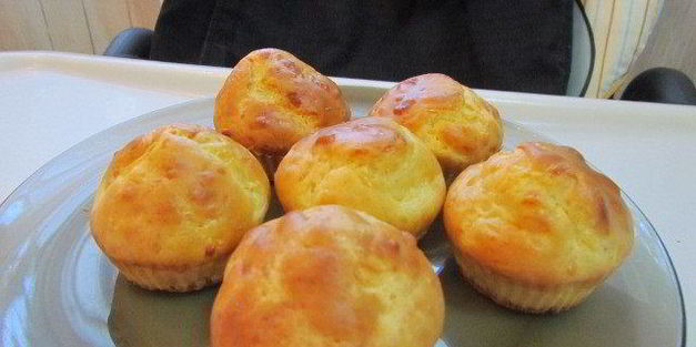 закусочные маффины с сырками и чесноком
