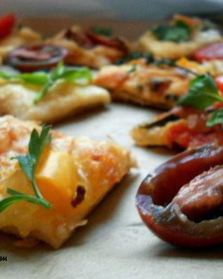 Мини-выпечка с овощами и маринованным сыром
