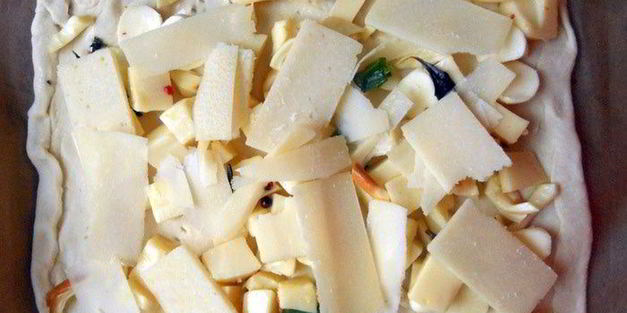 мини-выпечка с овощами и маринованным сыром