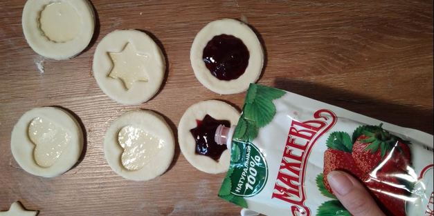 новогодние слойки с джемом