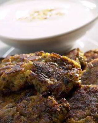 Баклажановые оладьи с соусом