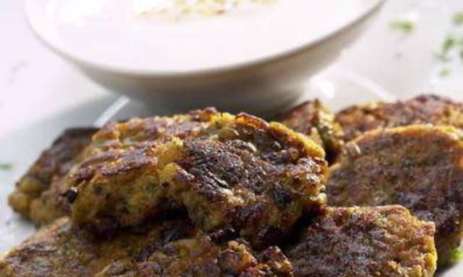 Рецепт баклажановые оладьи с соусом