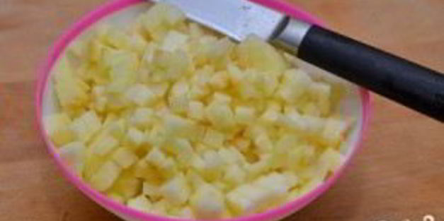 дрожжевые оладьи с яблоками