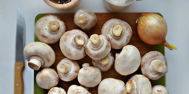 гречневые оладьи с грибным соусом