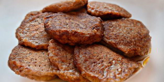 гречневые оладьи с грибным соусом