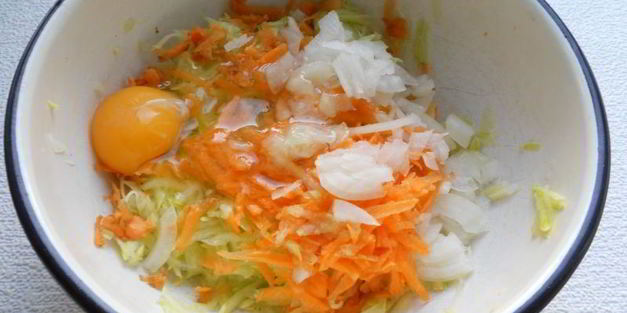 кабачковые оладьи с морковью и овсяными хлопьями