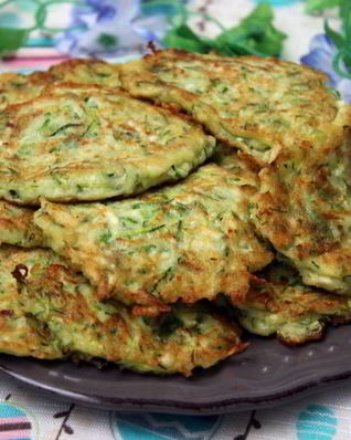 Кабачковые оладьи с плавленным сыром