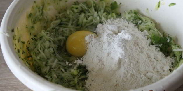 кабачковые оладьи с плавленным сыром