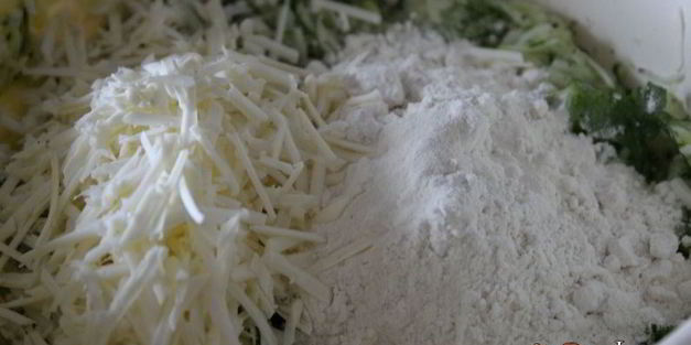 кабачковые оладьи с плавленным сыром