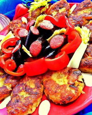 Картофельные оладьи с колбасками