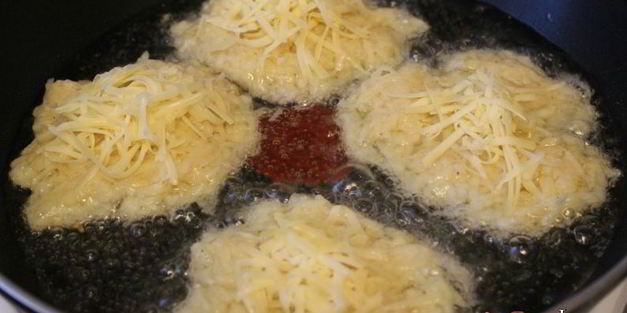 картофельные оладьи с сыром