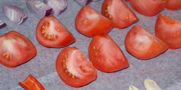 кукурузные оладьи с острой сальсой