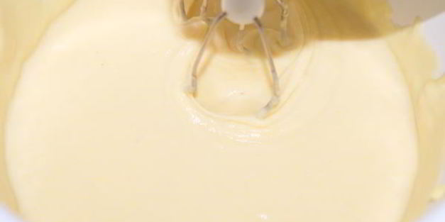 кукурузные оладьи с острой сальсой