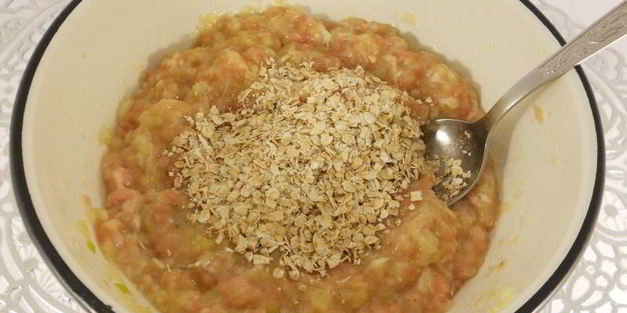 куриные оладьи с капустой и овсяными хлопьями