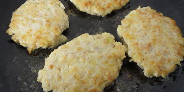 куриные оладьи с капустой и овсяными хлопьями