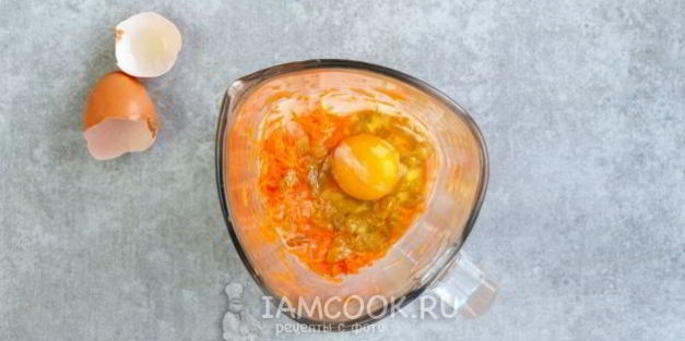 морковные оладьи с изюмом