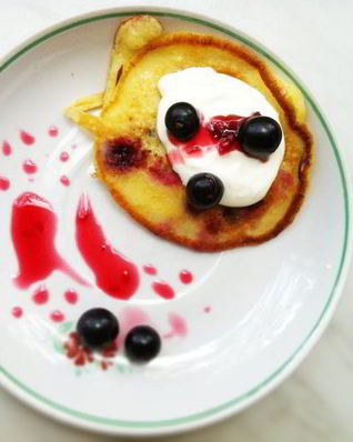 Оладушки с черной смородиной